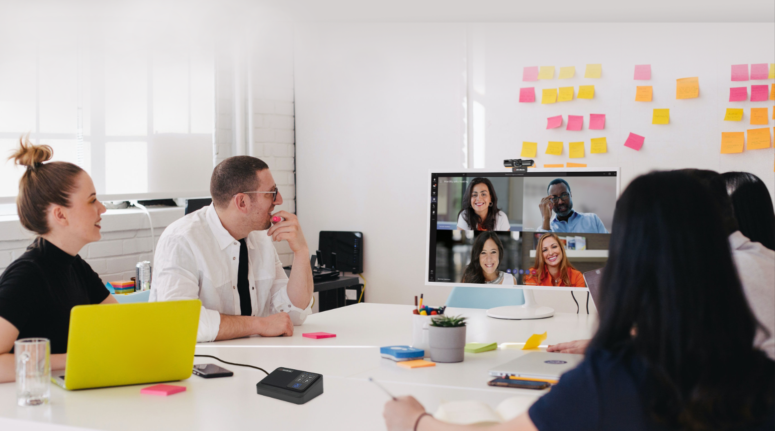 Connect and collaborate from any meeting space with AVerMedia’s cost-effective, easy-to-deploy video and audio conferencing solutions for businesses.